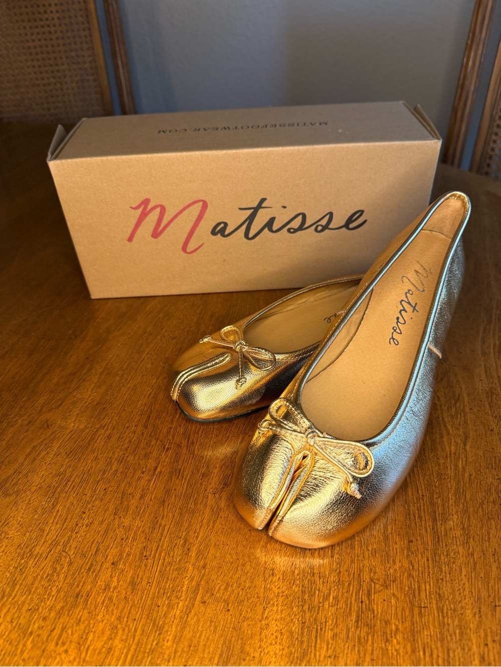 Lisa Says Gah Matisse Gold Leather Tabis Brand New